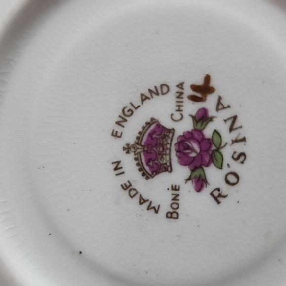 Pretty Rosina Teacup and Saucer Duo Accentuated with Daisies and Heavy Gold Bord - Picture 9 of 9